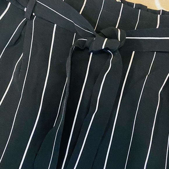 Cute Black with white pin stripe Skirt - Picture 2 of 6